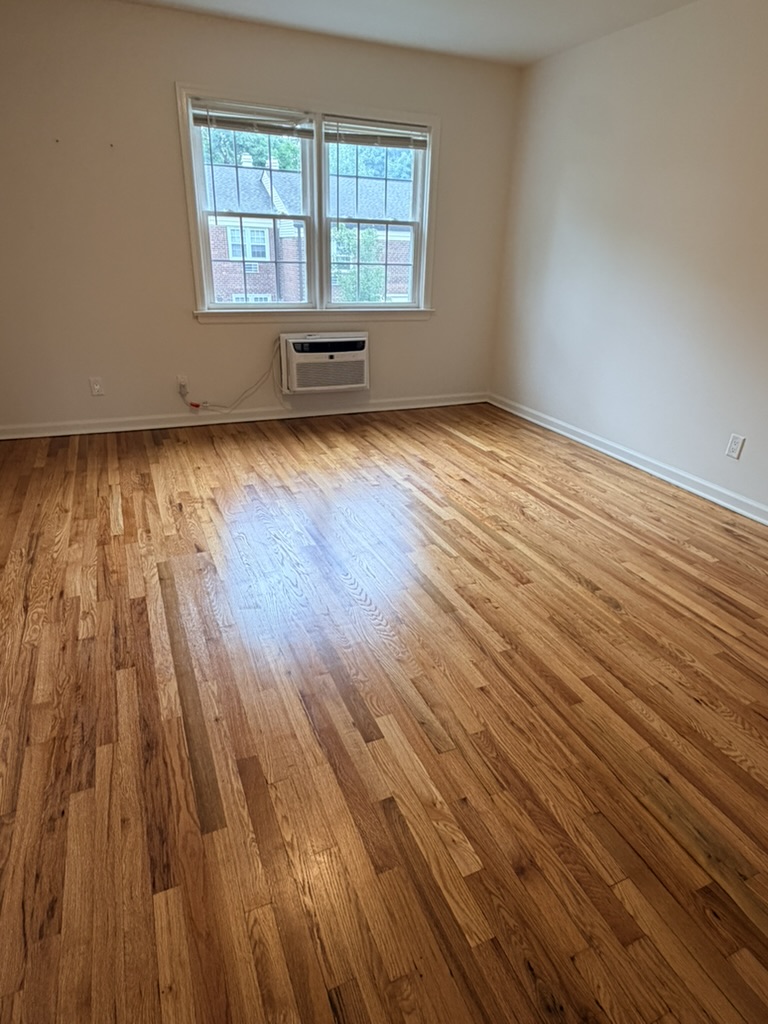 Empty room cleaned and ready for move in